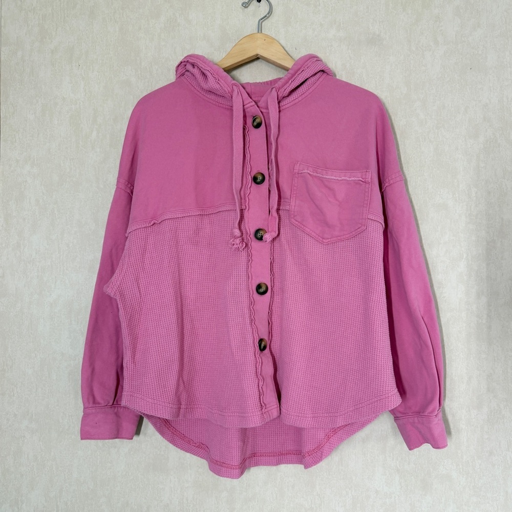 American Eagle Women’s Textured Big Hug Hooded Waffle Shaket Button Front Pink M - Picture 3 of 14